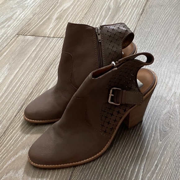 BRAND NEW Dolce Vita leather booties - Picture 10 of 10
